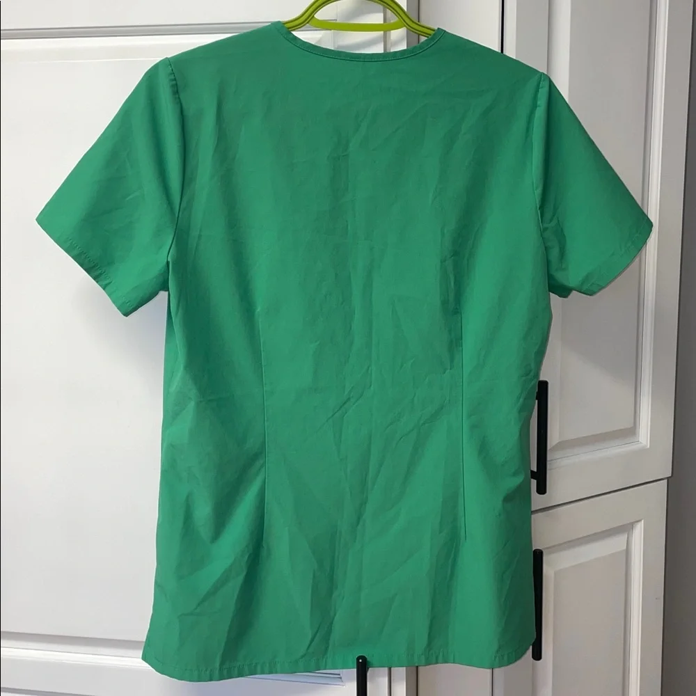 FIGS Catarina One Pocket Scrub Top in Emerald Safety Green sz S - Picture 4 of 7